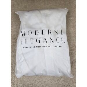 Moderne Elegance White Fleece Bathrobe Plush Belted Loungewear Spa Robe One Size
